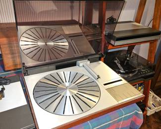 Bang & Olufsen #4002 Rosewood Beogram Turntable c.1978!
