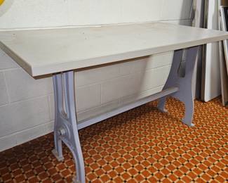 Kencraft Casting Co. Saw Horse Base w/24”X48” Formica Top!
