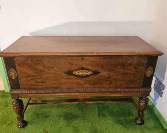 Vintage Cedar Lined Blanket Chest!
