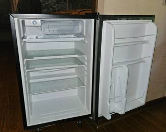 Haier Mini Fridge 4.52 Cu Ft!
