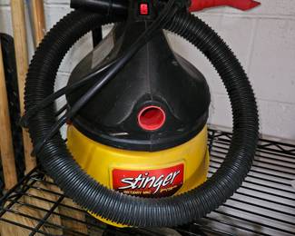 Emerson Stinger Wet/Dry Vac 2 Gal 7.5 L!