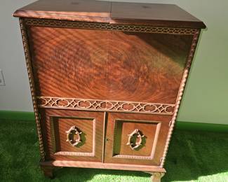 Art Deco Pop-Up Bar Cart!