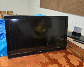 Toshiba TV Model  #40E210U w/Remote & Base!
