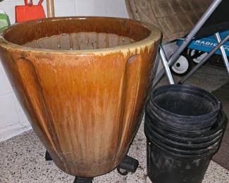 Large Pot & Dolly!