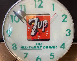 Working Vintage 7-Up Clock 