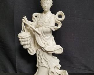 Lot # : 304 - Ceramic Asian figurine
