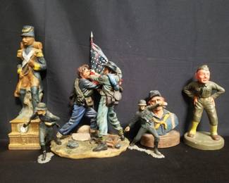 Lot # : 353 - Box of military soldier figurines
