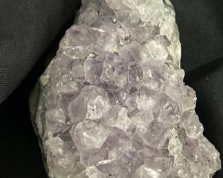 Lot # : 571 - Amethyst quartz specimen
