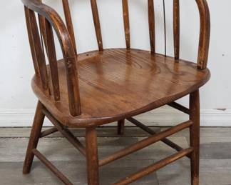 Lot # : 21 - Boling Chair Company barrel back captain's chair
