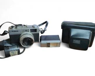 Lot # : 682a - Vintage Canon Canonet 28 film camera, flash
