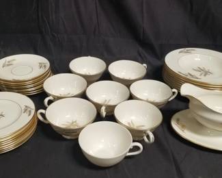 Lot # : 458 - Group of assorted plates
