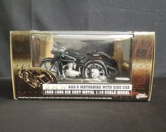 Lot # : 51 - BMW R25/3 motorbike with side car model
