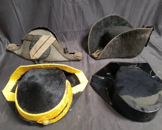 Lot # : 477 - Group of military hats
