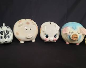 Lot # : 302 - Group of ceramic and wood piggy banks
