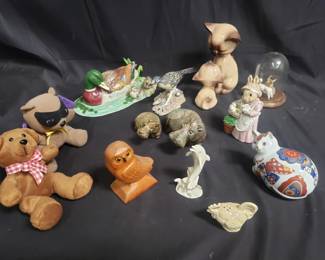 Lot # : 330 - Group of miscellaneous animal trinkets

