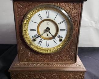 Lot # : 446 - Copper vintage mantel clock
