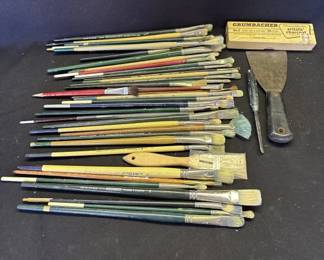 Lot # : 596 - Group of 45 paint brushes & accessories
