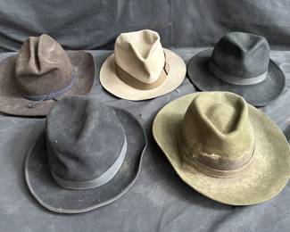 Lot # : 356 - Group of vintage wool hats period inspired
