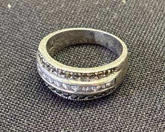 Lot # : 640z - Vintage 925 silver ring

