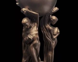 Lot #: 534a - Scarface "The World is Yours" 12" resin statue.
