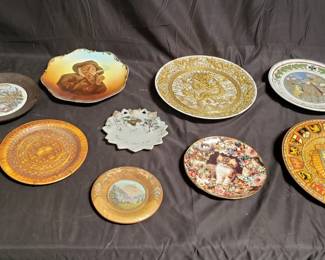 Lot # : 392 - Group of assorted vintage plates
