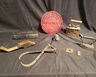 Lot # : 388 - Group of miscellaneous vintage metal items

