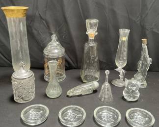 Lot # : 397 - Group of glass pieces, decanter, vase etc l
