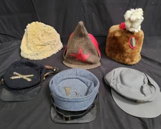 Lot # : 473 - Vintage group of military hats
