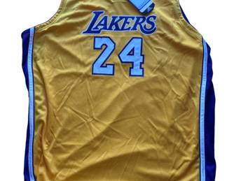 Lot # : 637 - Kobe Bryant Lakers jersey
