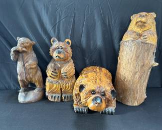 Lot # : 402 - Group of hand-carved bears in box lot
