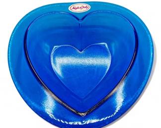 Lot # : 569a - Vintage Italian blue art glass heart dish
