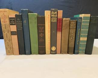 Lot # : 681 - Collection of old books (box)
