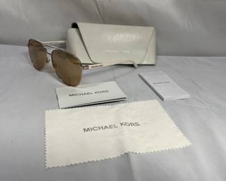 Lot # : 524n - Michael Kors rose gold aviator style woman’s
