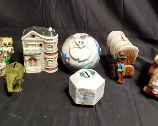 Lot # : 309 - Group of ceramic banks
