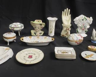 Lot # : 362 - Group of assorted vintage porcelain items
