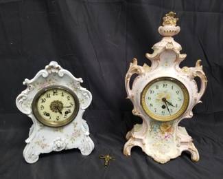 Lot # : 412 - Pair of clocks
