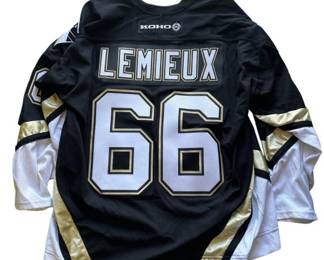 Lot # : 641 - Mario Lemieux Penguins hockey jersey
