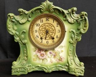 Lot # : 48 - Porcelain mantel clock
