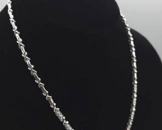 Lot # : 2u - 18k white gold and diamond necklace