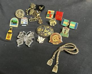 Lot # : 512 - Group of pins
