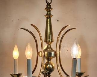 Lot # : 519 - Brass hanging swag lamp with chain
