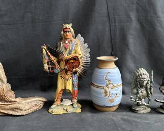 Lot # : 312 - Group of Native American figurines 
