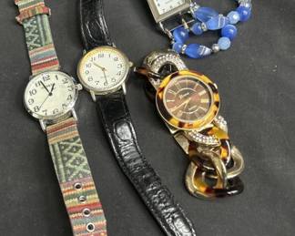 Lot # : 504 - Group of women’s wristwatches
