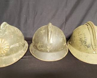 Lot # : 471 - Group of WW1 military helmets
