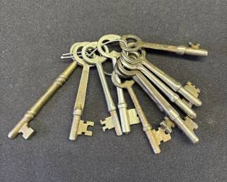 Lot # : 514z - Group of 10 antique skeleton keys
