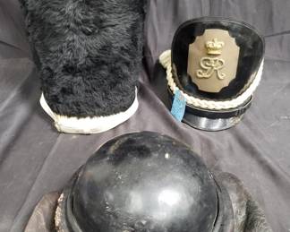Lot # : 476 - Group of military hats

