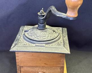 Lot # : 704 - Vintage wood coffee grinder
