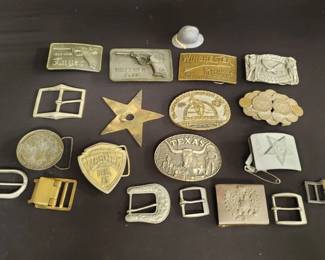 Lot # : 540 - Box of vintage belt buckles
