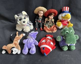 Lot # : 314 - Group of ceramic dolls & stuffed animals in box
