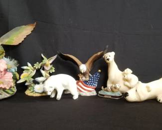 Lot # : 380 - Box of animal figurines

